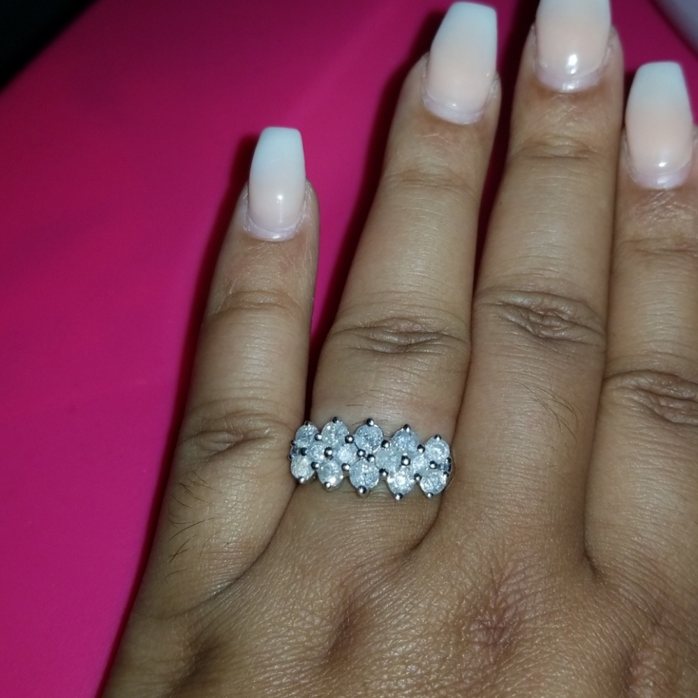 NWOT 2 ct tw diamond cluster band - Picture 2 of 4
